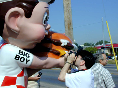 Photographer shooting a ‘Big Boy’ statue
