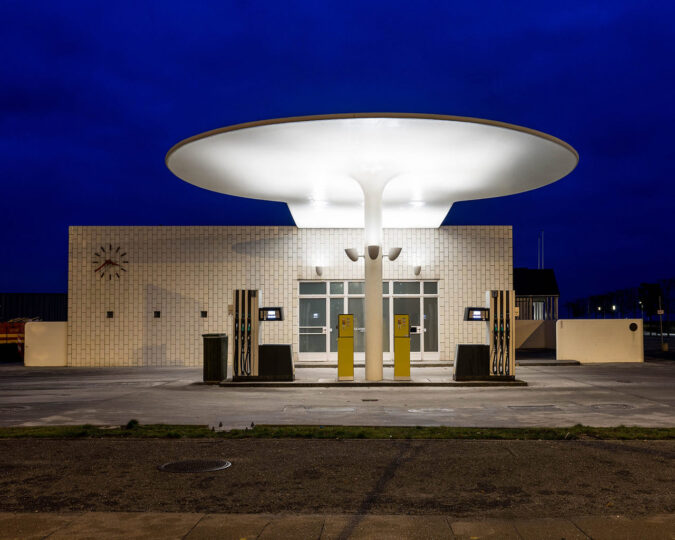 p.055_ItsaGas_AlastairPhilipWiper