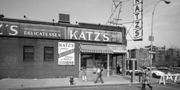 historic-restaurants-katz-deli-new-york-gettyimages-1187622483