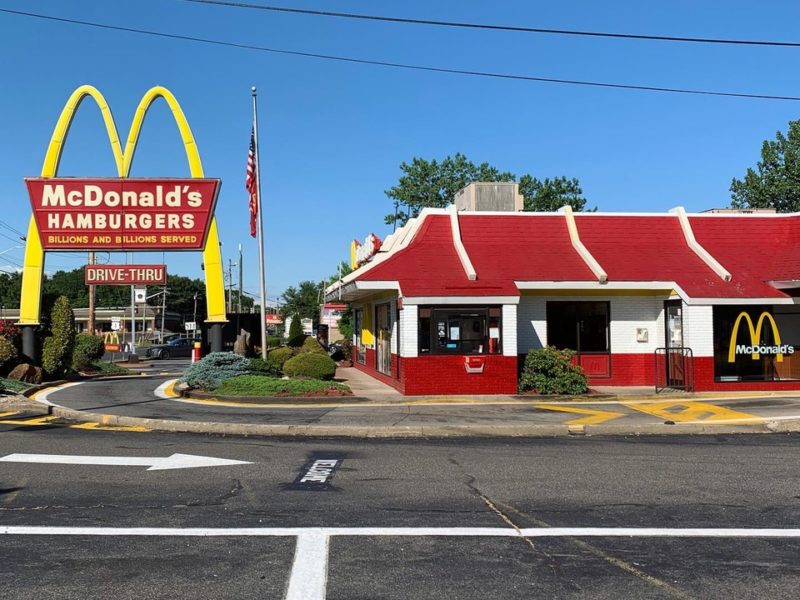 <span style="color: red">ZOOM RECORDING:</span> Rolando Pujol: Where's the Beef? Savoring Relics of America's Fast-Food Chains