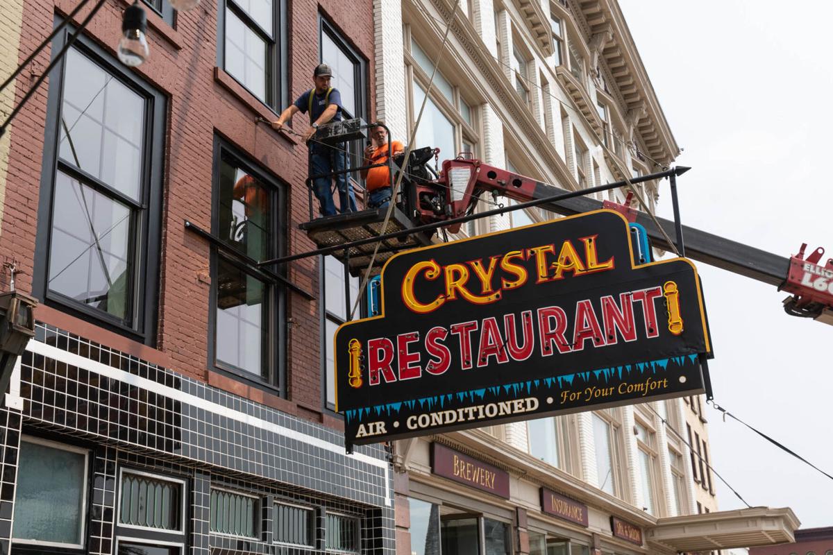 Crystal_Restaurant_Neon_Sign