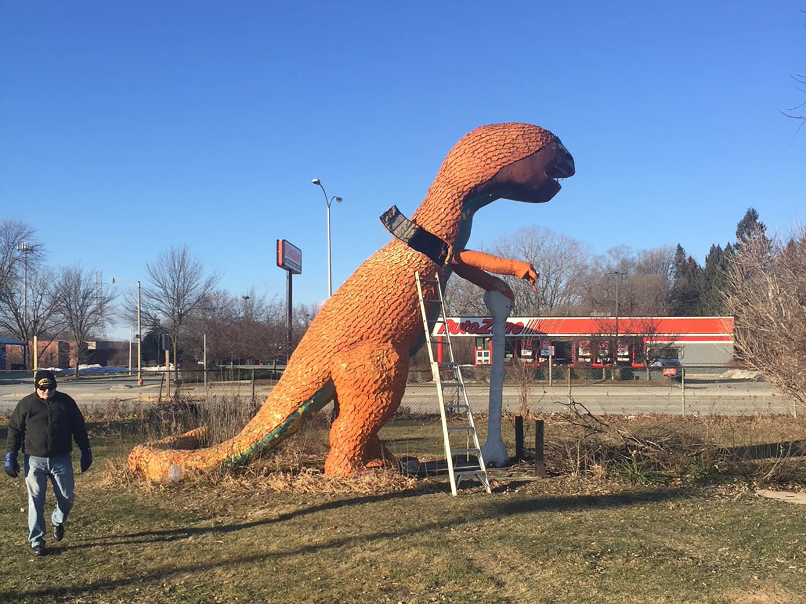 Minigolf dinosaur statue