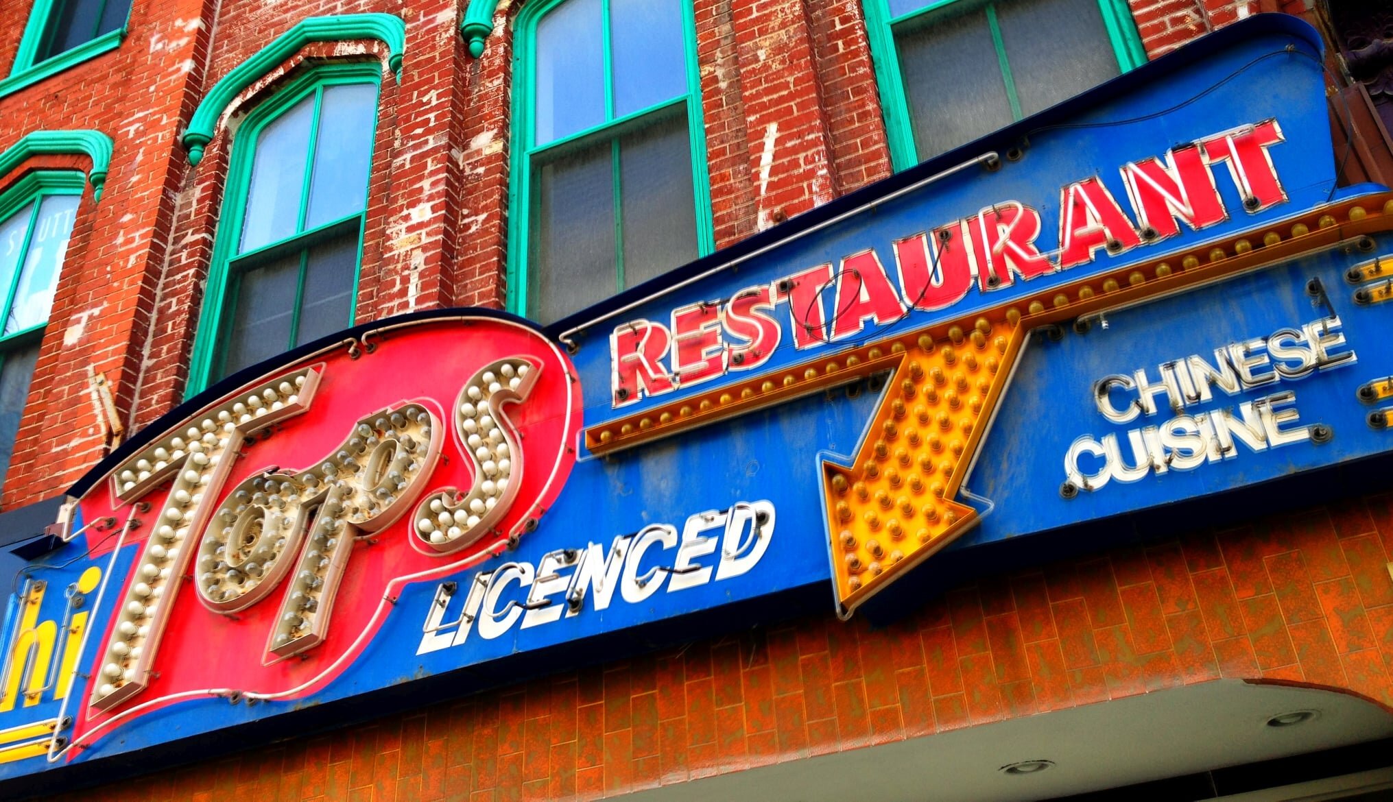 Hi-Tops-Restaurant-neon-sign