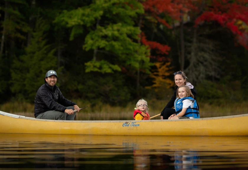 Greg-Bledsoe-and-family-in-canoe