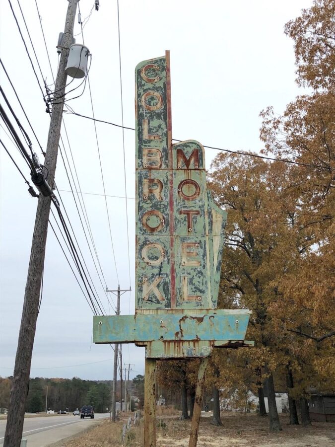 Old_-Colbrook_Motel_Sign_Chester_Virginia