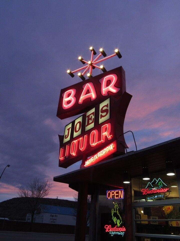 Joes_Liquor_Neon_Sign_Wyoming