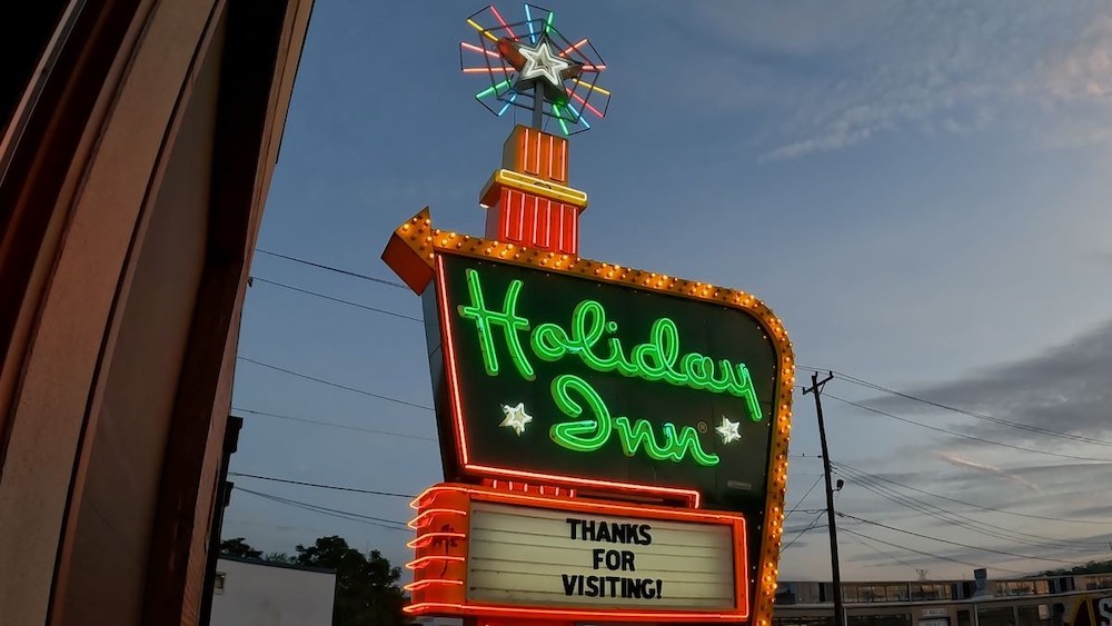 holiday-inn-sign-american-sign-museum