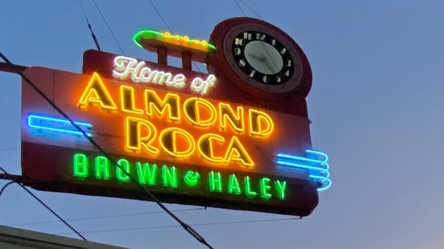 Almond-Roca-Neon-Sign_Tacoma_Washington