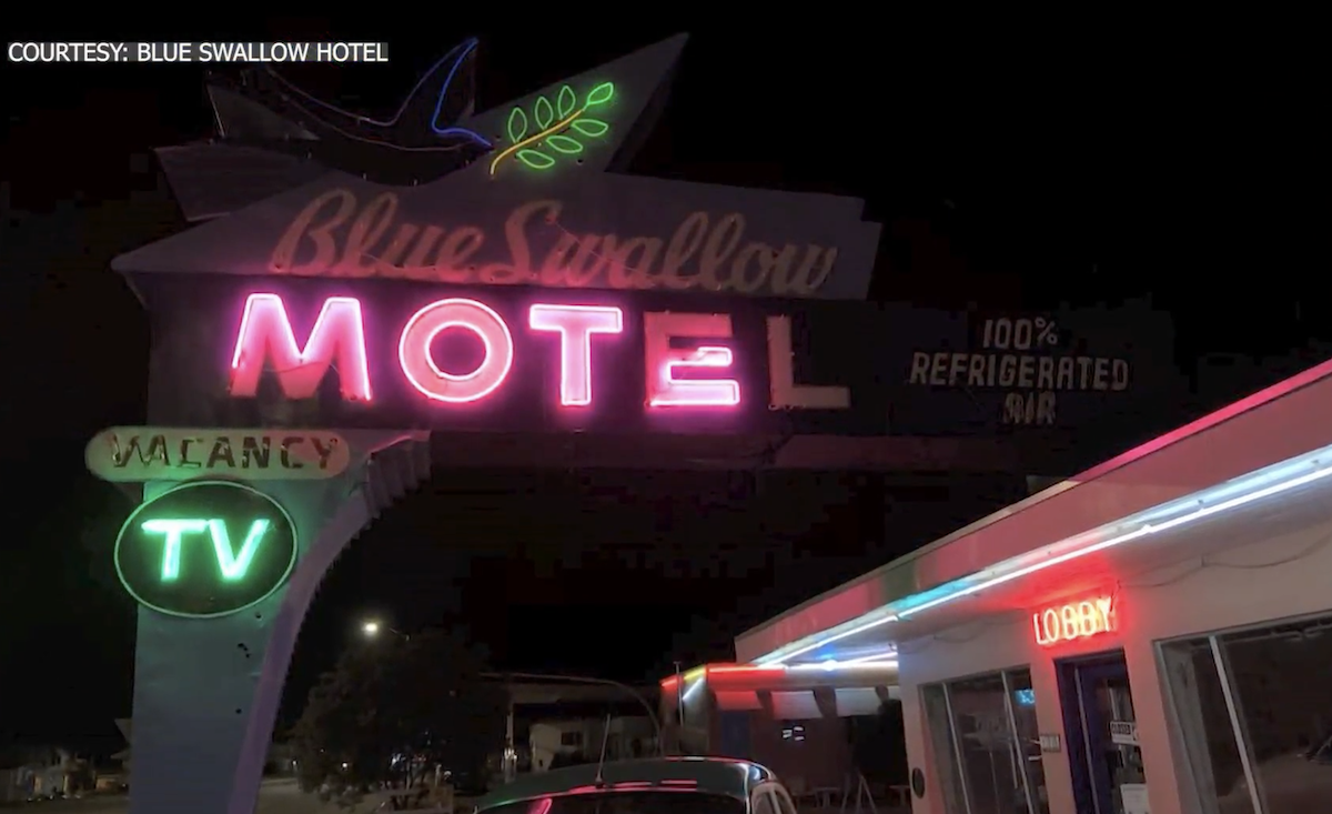 Blue_Swallow_Motel_Neon_Sign_Tucumcari