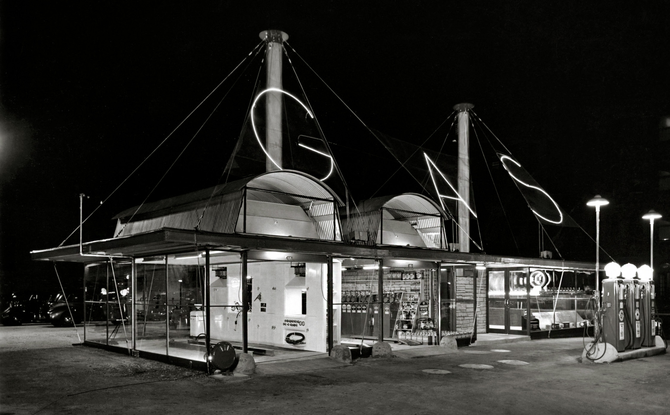 Gas, Food & Lodging: Fuel for Bertrand Goldberg’s Futuristic Architecture