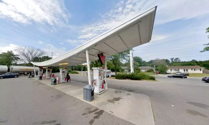 Googie_Gas_Station_Near_Toronto
