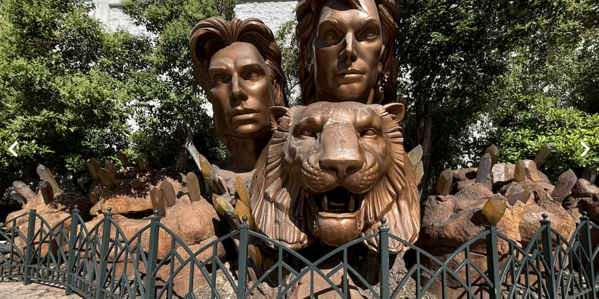 Mirage_Las_Vegas_Siegfried_Roy_Sculpture Mirage_Las_Vegas_Siegfried_Roy_Sculpture
