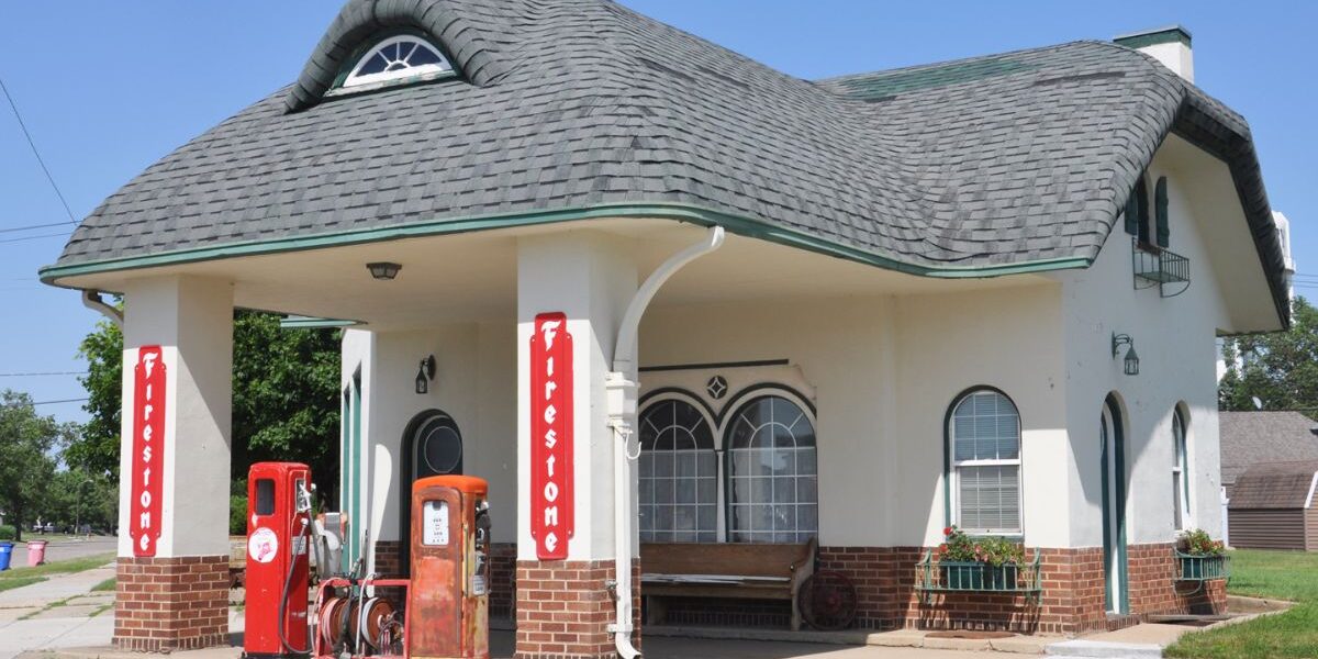 8cdacd3e-b091-d2cd-c533-86eed7b74d25 Early Gas Station