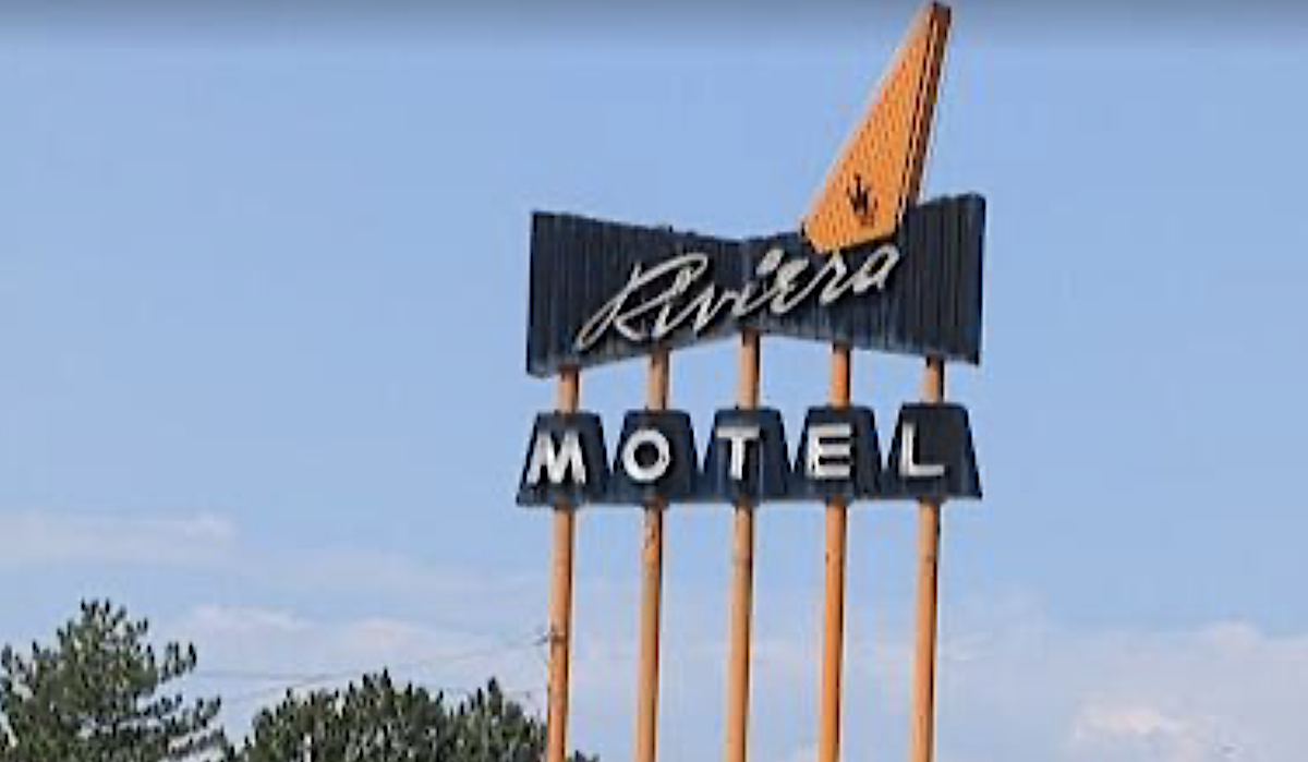 Riveria_Motel_Sign_Aurora_Colorado