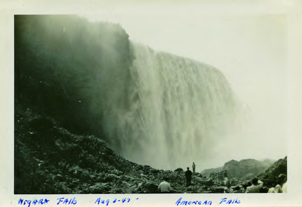 Tourists at American Falls, 1947