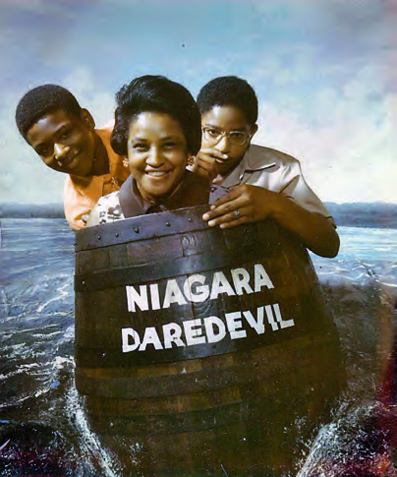<span style="color: red">JOURNAL: </span>Lost Photos, Found Memories: Niagara Falls