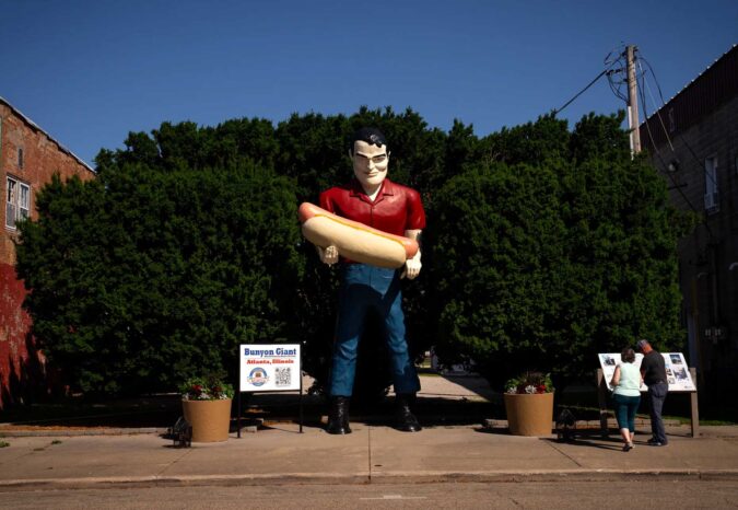 Muffler-Man-w-Hot-Dog