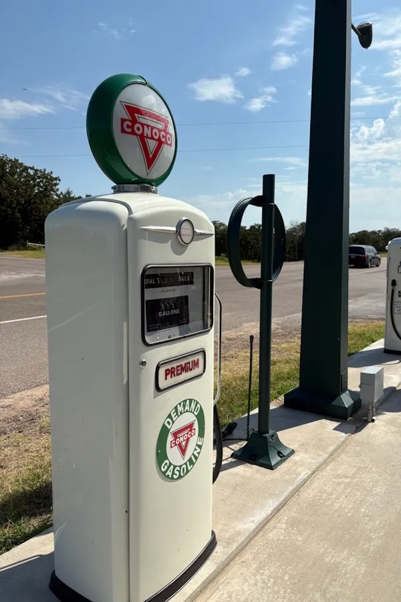 Vintage_Conoco_Gas_Pump_Luther_Oklahoma