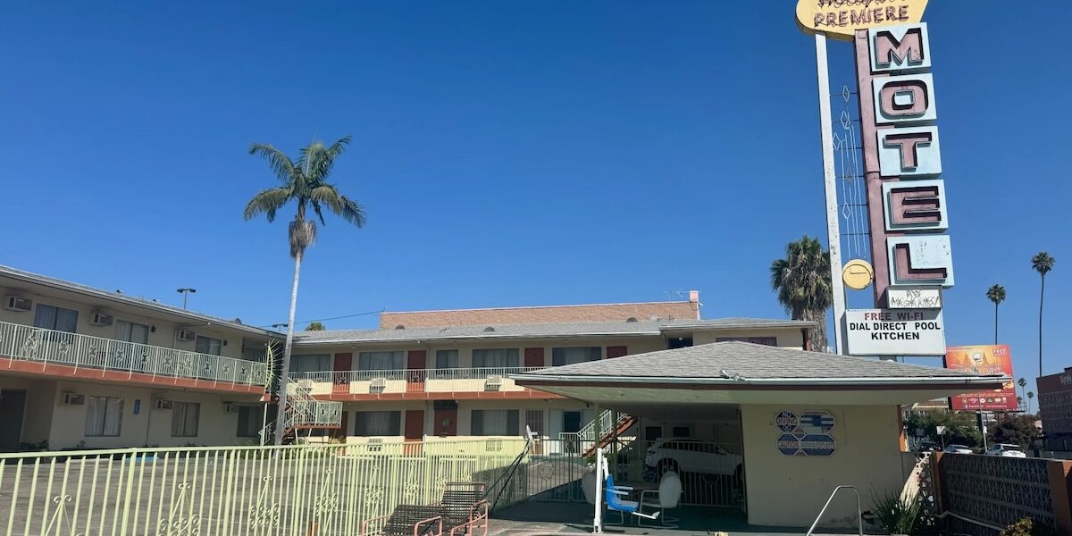 Hollywood_Premiere_Motel_sign