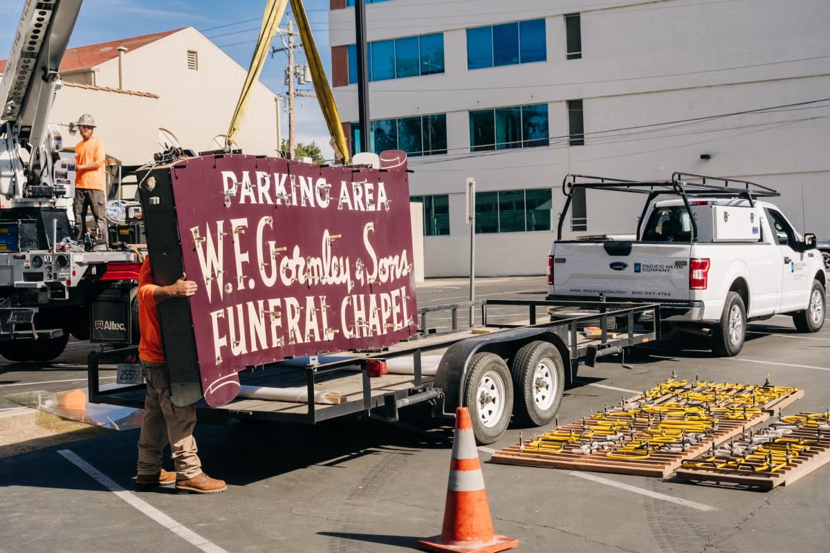 Funeral_Home_Neon_Sign_Sacramento