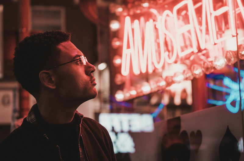Looking_at_neon_sign