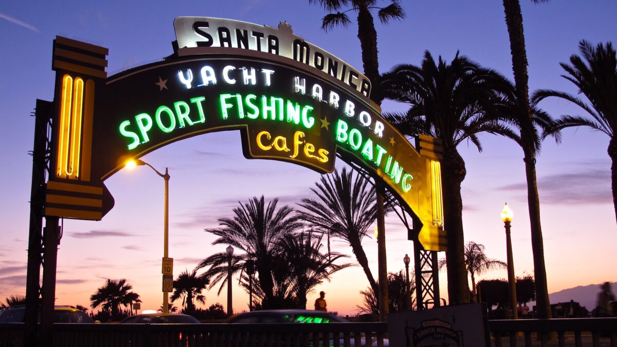 Santa_monica_pier_entrance