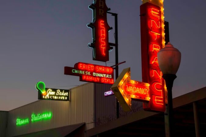 Mission_Bank_Neon_Plaza_Bakersfield_CA